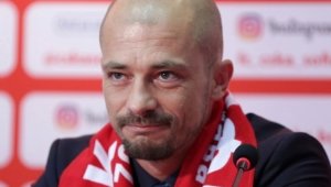 Eл Маестро сменя схемата на ЦСКА