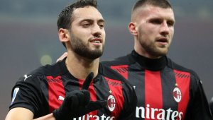 Тръгва ли си Чалханоглу? Турчинът не може да се разбере с Милан