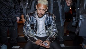 Неймар разпитва Меси и компания за Кике Сетиен