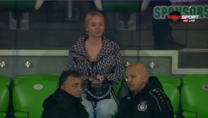 Секси мацката на Лудогорец се сравни с чалга певица + СНИМКИ