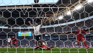 Линекер: Нарушението срещу Стърлинг беше за две дузпи + ВИДЕО