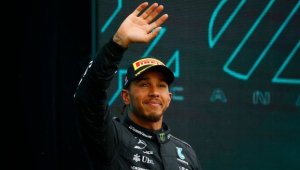 Хамилтън си търси гадже в приложение за запознанства + СНИМКИ