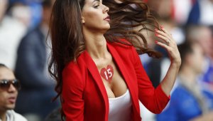 Всички копнеят по прекрасната съпруга на Джемаили + ГАЛЕРИЯ