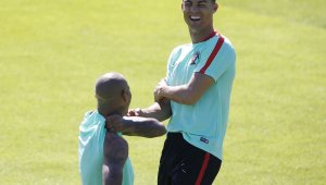 Сантош възхитен от прическата на Куарешма