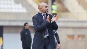 Треньор забрани на секси щерката си да излиза с футболисти + СНИМКИ