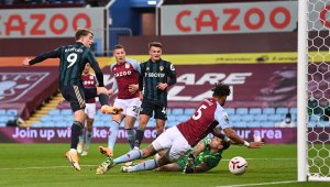 Лийдс приземи лошо Астън Вила с 3:0 в Бирмингам