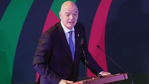 КОНМЕБОЛ удря рамо на Джани Инфантино