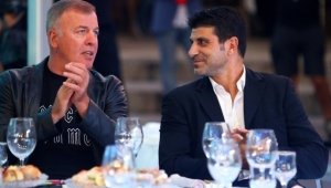 Ще има ли завръщане в Левски? Наско Сираков чака отговор от Гонзо
