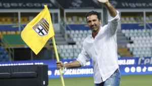 Фенове към Буфон: Пенсионирай се!