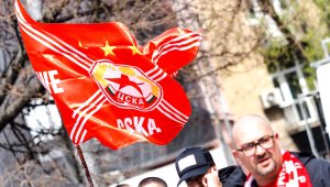 Феновете на ЦСКА напълниха новите бар и фен магазин + СНИМКИ