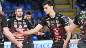 Алекс Николов на крачка от 1/2-финалите в Шампионската лигаа