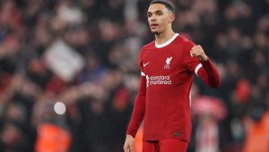 Радост на "Анфийлд". Три звезди тренират отново