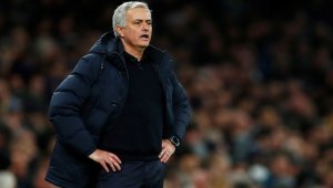 Моуриньо недоволства от червения картон на Сон