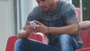 Спортинг замразява Божинов до зимата