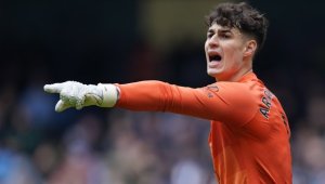 Вратар на Челси се сгоди за кралица на красотата + СНИМКИ