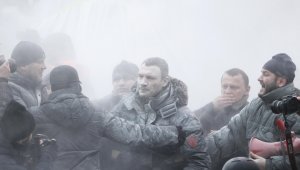 Изгасиха Кличко с пожарогасител + ВИДЕО