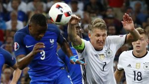 Грешникът Швайни вече е №1 по брой мачове на европейски и световни