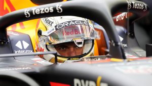 Макс и Ред Бул с малък аванс пред Ферари в Бахрейн