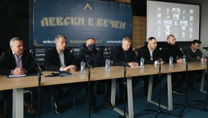 Фенове на Левски застанаха зад Мъри и притиснаха Сираков