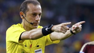 Турчин ще надува свирката на Холандия - Аржентина