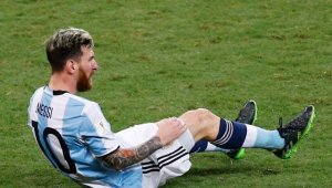 Меси паникьоса Аржентина! Припадна в самолета