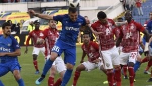 Божинов отново се подмазва на Левски: Поклон пред нейно величество "синята" публика + ВИДЕО