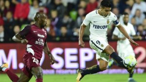 Фалкао пак вкарва, Монако с рекорд