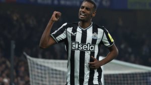 Исак извива ръцете на Нюкасъл с огромни претенции за заплата