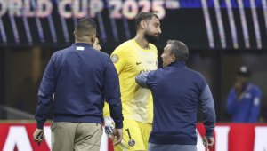 Всички нападат Донарума заради Мусиала, Куртоа го защити от Нойер