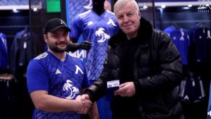  Сираков връчи нов сребърен медал на фен Левски + ВИДЕО