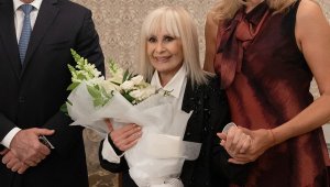 Лили Иванова: Честита титла на любимия Левски! + СНИМКА