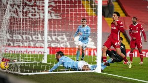 Историческо: Никой не проси дузпи по-добре от Стърлинг