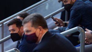 Напуска ли Барса? Меси със загадъчен жест + ВИДЕО