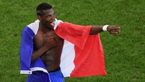 Погба кацна в Манчестър