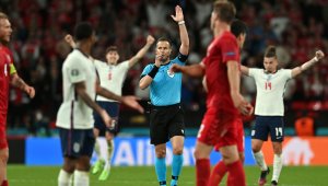 Кощунство! VAR е съучастник в убийството на магията