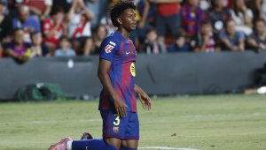 Защитник на Барса се "счупи" на тренировка