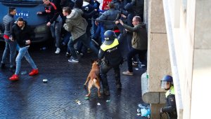 Преди реванша с Юве: Изгониха 54 въоръжени ултраси на Аякс