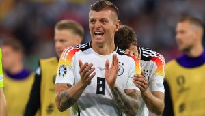 Германия така и не оцени "Подаващия настрани Тони"