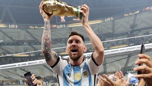 А уж щеше да го бие! Канело прати "сърце" на Меси 