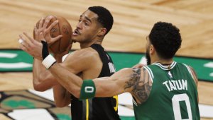 Бостън надви Уориърс в здрава битка с продължение