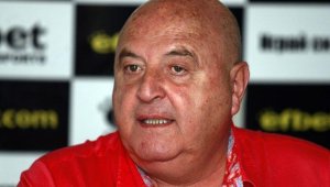 Огромен скандал! Венци Стефанов скочи срещу Дерменджиев и обяви, че той не е селекционер