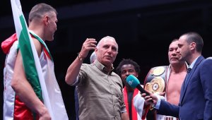 Звездна подкрепа: Стоичков празнува заедно с братя Пулеви на ринга