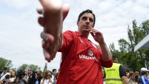 Гари Невил: Мата не пасва на философията на Юнайтед, но клубът се нуждае от него