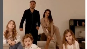 Жената на Чиро Имобиле му роди три деца, но е още по-секси + СНИМКИ