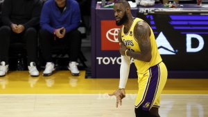 Антъни Дейвис и ЛеБрон изведоха Лейкърс до победа над Кливланд 