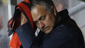 Първи скандал на Моу в Юнайтед, краде лопати