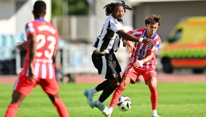 Челси е близо до португалски национал