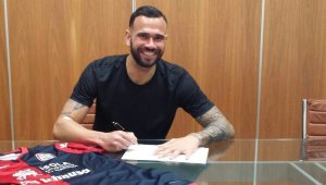 Рома се раздели със защитник