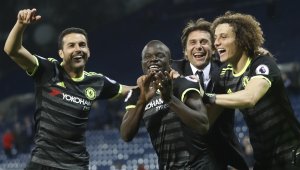 Коста и Луис "отвлякоха" Конте от пресконференцията + ВИДЕО