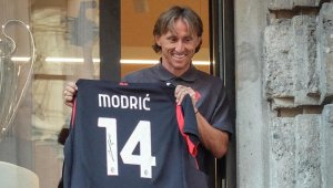 Пълен "Сан Сиро" за Милан - Кремонезе